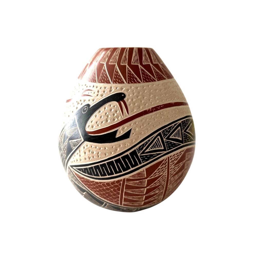 Mata Ortiz Pueblo Handmade Etched Hand painted Signed Serpent Beautiful Rare